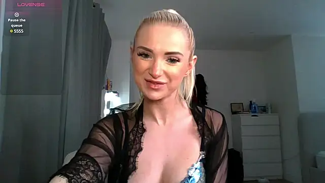 Snapshot of chelseablonde chatting on 01/12/25, 01:11 chelseablonde online show from 01/12/25, 01:11