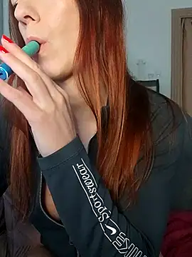 Snapshot of clara-francaise chatting on 06/03/26, 03:50 clara-francaise online show from 06/03/26, 03:50