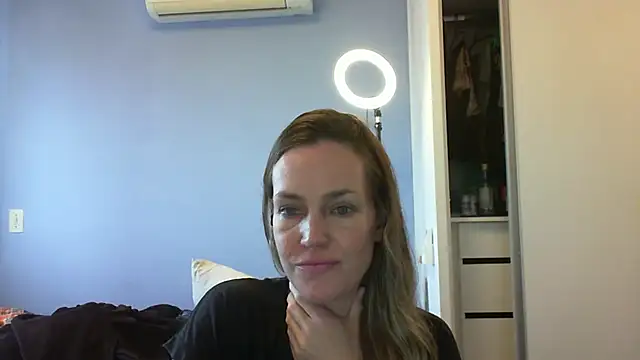 Annylove1 online show from 10/28/25, 10:19