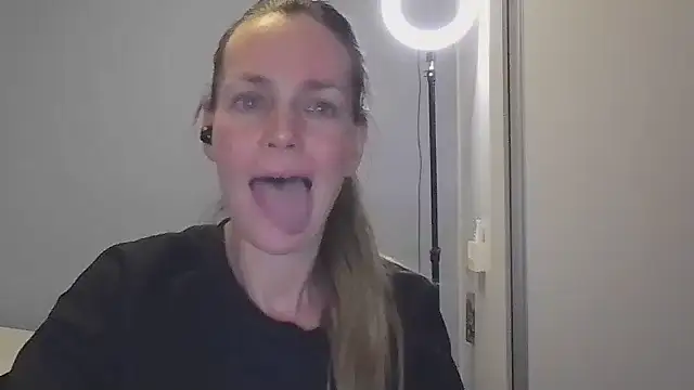 Annylove1 online show from 11/13/25, 11:47