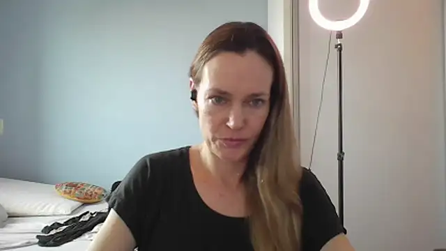 Annylove1 online show from 12/16/25, 10:53