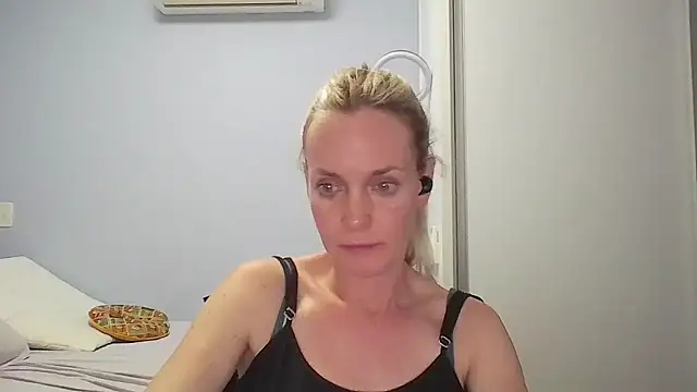 Annylove1 online show from 01/18/26, 12:36