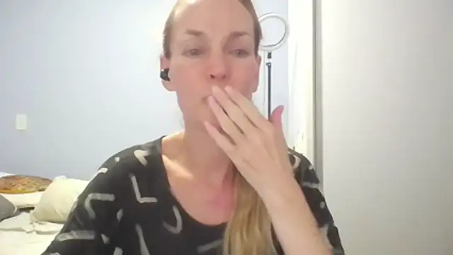 Annylove1 online show from 04/06/26, 12:08