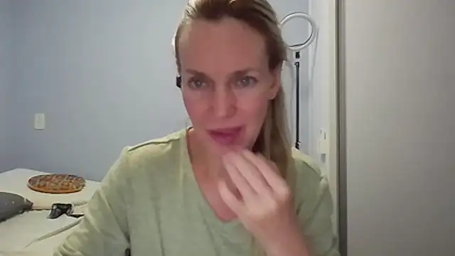 Annylove1 online show from 04/11/26, 12:26