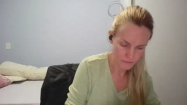 Annylove1 online show from 04/13/26, 12:05