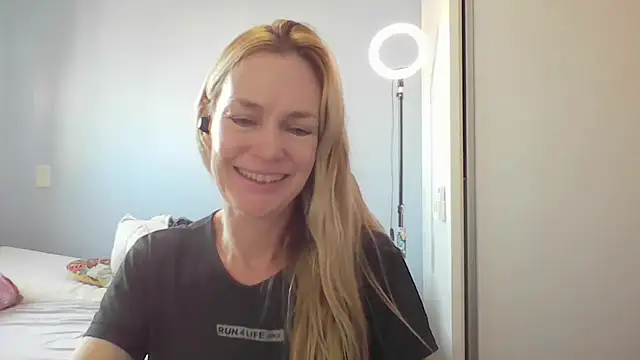 Annylove1 online show from 04/22/26, 12:18