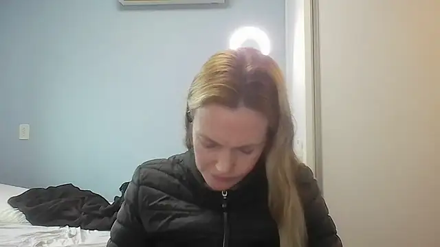 Snapshot of Annylove1 chatting on 06/25/26, 10:53 Annylove1 online show from 06/25/26, 10:53