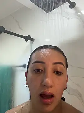 Snapshot of Hannahoff chatting on 02/05/25, 07:10 Hannahoff online show from 02/05/25, 07:10