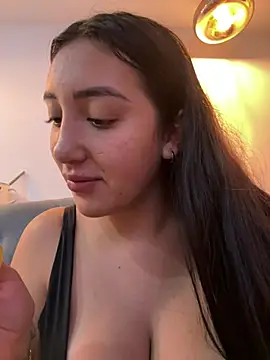 Snapshot of Hannahoff chatting on 03/03/25, 03:41 Hannahoff online show from 03/03/25, 03:41