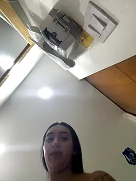 Snapshot of Hannahoff chatting on 10/19/25, 04:13 Hannahoff online show from 10/19/25, 04:13