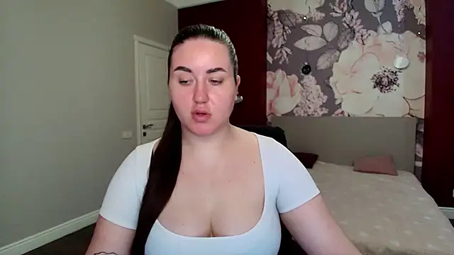 Roxie Bradley online show from 04/17/26, 06:16