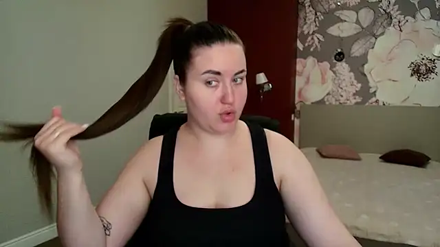 Roxie Bradley online show from 04/24/26, 05:43