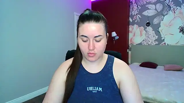 Snapshot of Roxie_Bradley chatting on 05/01/26, 05:56 Roxie Bradley online show from 05/01/26, 05:56