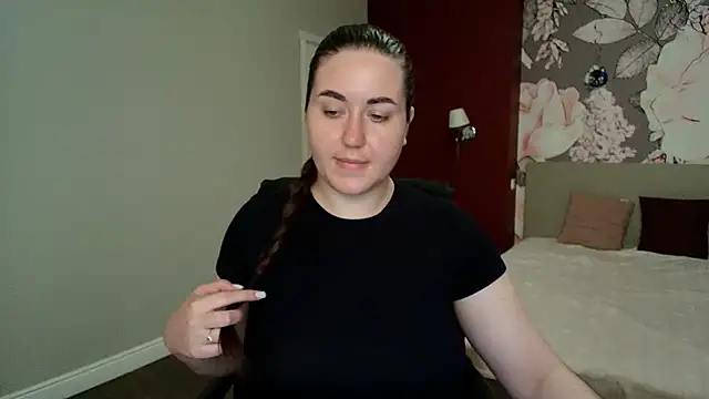 Snapshot of Roxie_Bradley chatting on 05/13/26, 05:49 Roxie Bradley online show from 05/13/26, 05:49