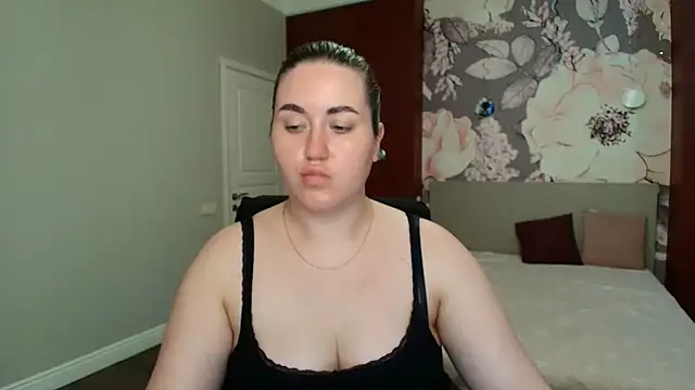 Snapshot of Roxie_Bradley chatting on 05/20/26, 05:46 Roxie Bradley online show from 05/20/26, 05:46