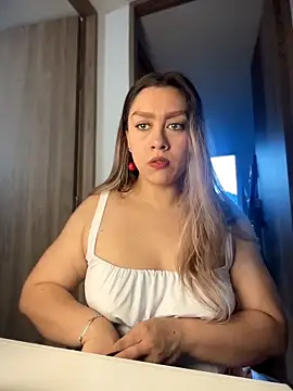 Snapshot of Im_sophiie chatting on 06/21/26, 11:18 Im sophiie online show from 06/21/26, 11:18