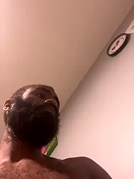 Snapshot of SlxmXBlxck chatting on 10/13/25, 01:05 SlxmXBlxck online show from 10/13/25, 01:05