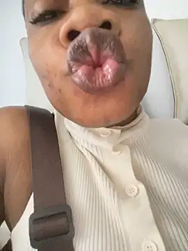  yisela  online show from 03/22/26, 09:51