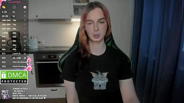 Snapshot of Lee_Loo chatting on 01/12/25, 12:44 Lee Loo online show from 01/12/25, 12:44