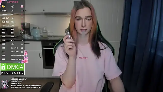 Snapshot of Lee_Loo chatting on 01/19/25, 12:28 Lee Loo online show from 01/19/25, 12:28