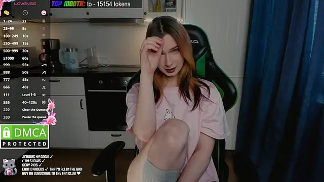 Snapshot of Lee_Loo chatting on 02/27/25, 12:45 Lee Loo online show from 02/27/25, 12:45