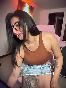 Miaparkerss  online show from 10/31/25, 09:49