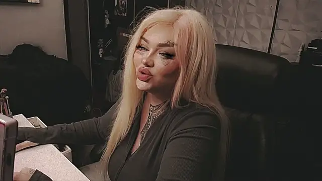 sheylagoddess11 online show from 12/17/25, 03:01