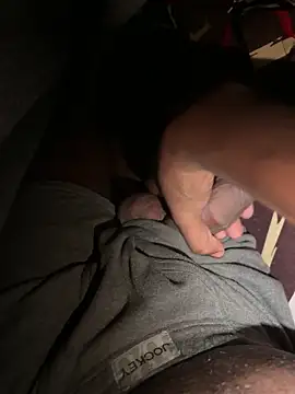 Snapshot of zeus_3241 chatting on 12/17/25, 09:10 zeus 3241 online show from 12/17/25, 09:10