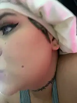 Laura takint online show from 12/24/24, 07:33