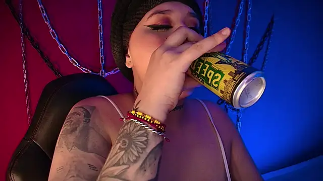 Laura takint online show from 12/31/24, 04:46