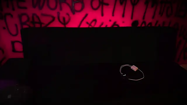 Laura takint online show from 02/26/25, 04:03