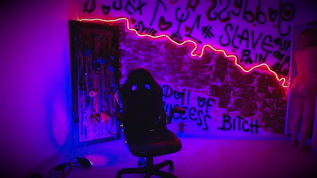 Laura takint online show from 09/09/25, 09:03