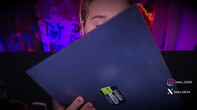 Laura takint online show from 09/25/25, 09:18