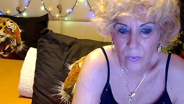 HappyWomanOn online show from 10/17/25, 05:59