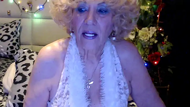 HappyWomanOn online show from 04/19/26, 08:57