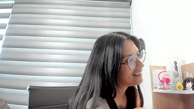 nia  white online show from 03/04/25, 08:16