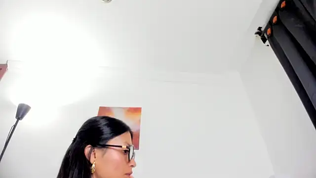 nia  white online show from 03/26/26, 01:33