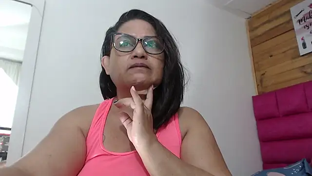 Snapshot of Katha_Marck chatting on 05/03/26, 10:43 Katha Marck online show from 05/03/26, 10:43