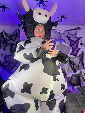 Irisweet  online show from 10/29/25, 10:33