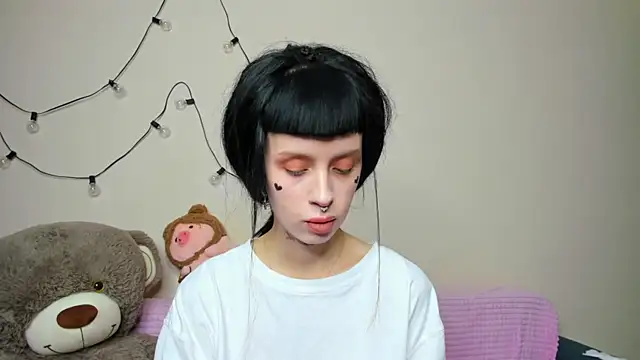 FlowerOfSin2001 online show from 10/11/25, 04:05