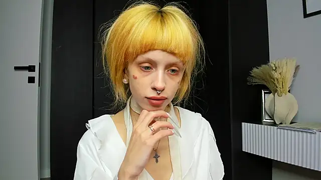 FlowerOfSin2001 online show from 03/01/26, 05:48