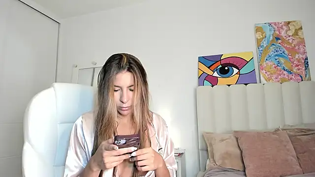 Snapshot of Daniela_Miller_ chatting on 09/30/25, 11:43 Daniela Miller online show from 09/30/25, 11:43