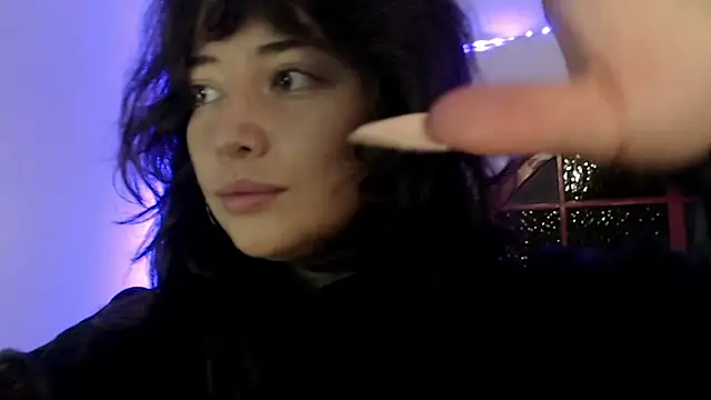 Snapshot of Hannah-Valhalla chatting on 02/14/25, 03:33 Hannah-Valhalla online show from 02/14/25, 03:33