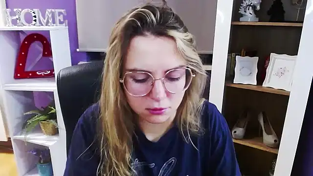 Zoey Erotic online show from 12/18/25, 05:35