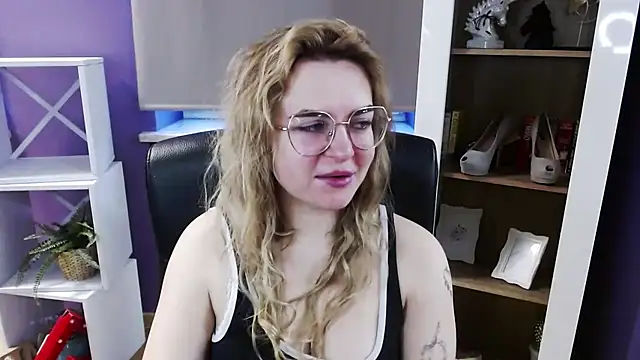 Zoey Erotic online show from 04/22/26, 04:26