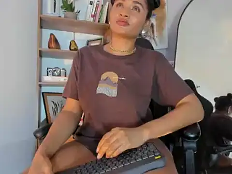 sophia18- online show from 01/12/25, 12:01