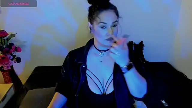 Snapshot of Laura_sinner chatting on 06/02/26, 06:10 Laura sinner online show from 06/02/26, 06:10