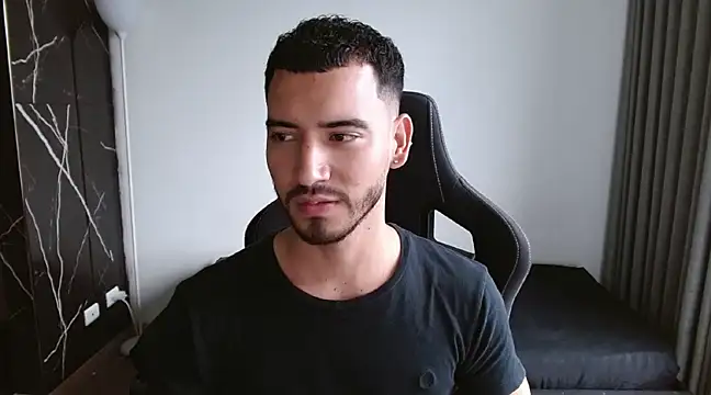 Snapshot of Dangerous-Men chatting on 02/06/25, 10:32 Dangerous-Men online show from 02/06/25, 10:32