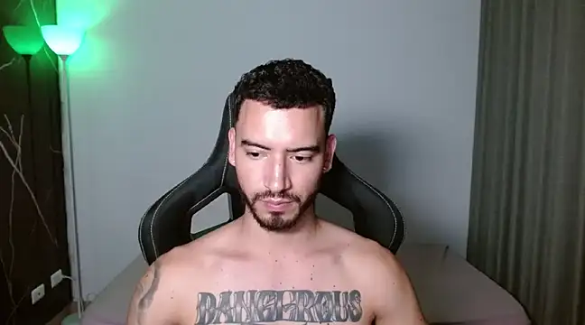 Snapshot of Dangerous-Men chatting on 02/13/25, 08:27 Dangerous-Men online show from 02/13/25, 08:27