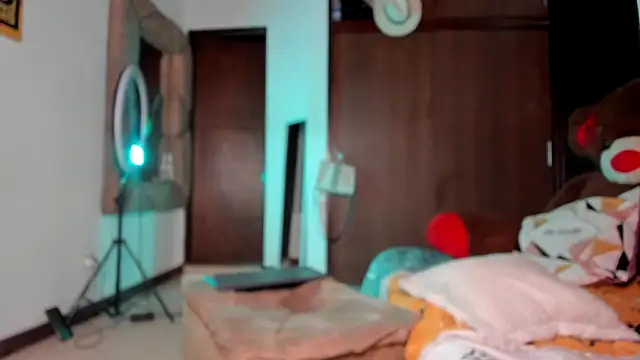 GiselReyes online show from 11/14/25, 11:46